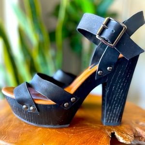 Gianni Bini Platform Heel
